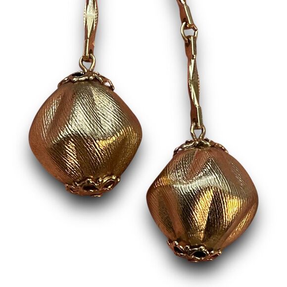 Vintage Sarah Coventry Brushed Gold Tone Nugget Dangle Clip On Earrings - Picture 6 of 9